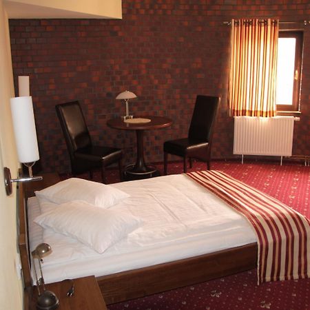 Amadeus Hotel Zielona Gora Esterno foto