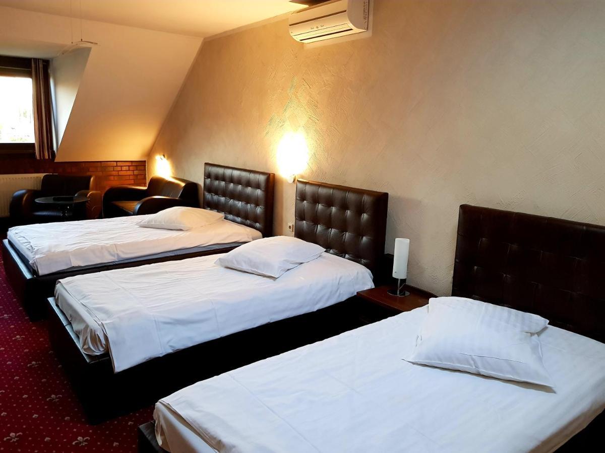 Amadeus Hotel Zielona Gora Esterno foto