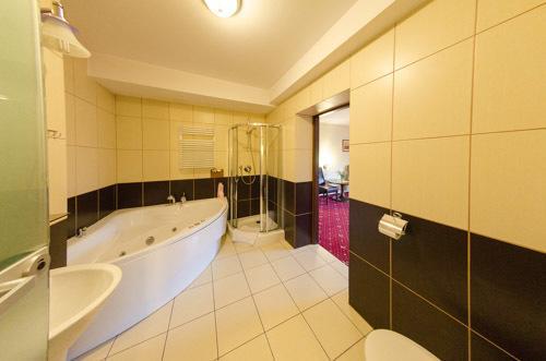 Amadeus Hotel Zielona Gora Esterno foto