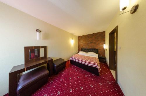 Amadeus Hotel Zielona Gora Esterno foto
