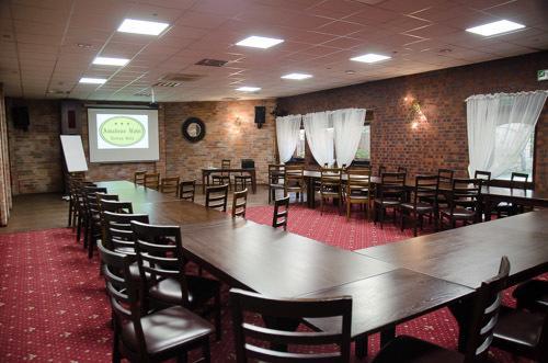 Amadeus Hotel Zielona Gora Esterno foto