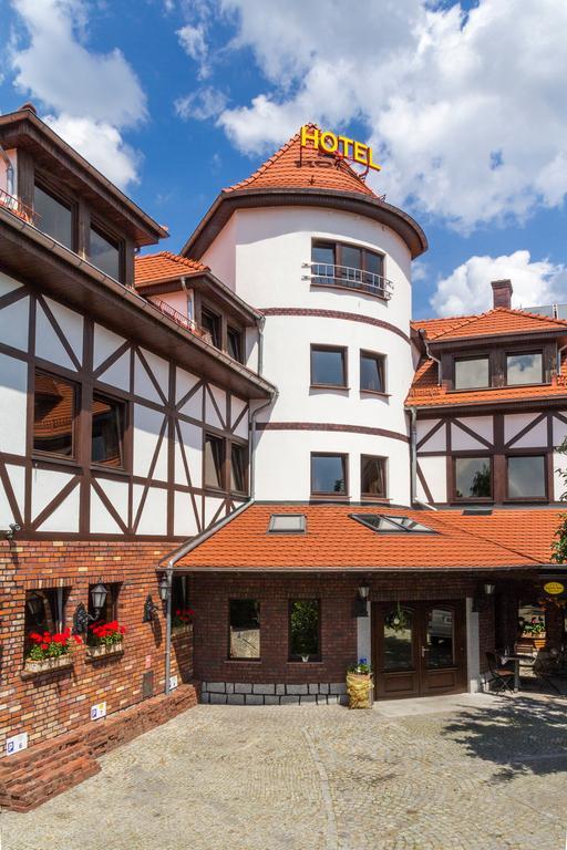 Amadeus Hotel Zielona Gora Esterno foto
