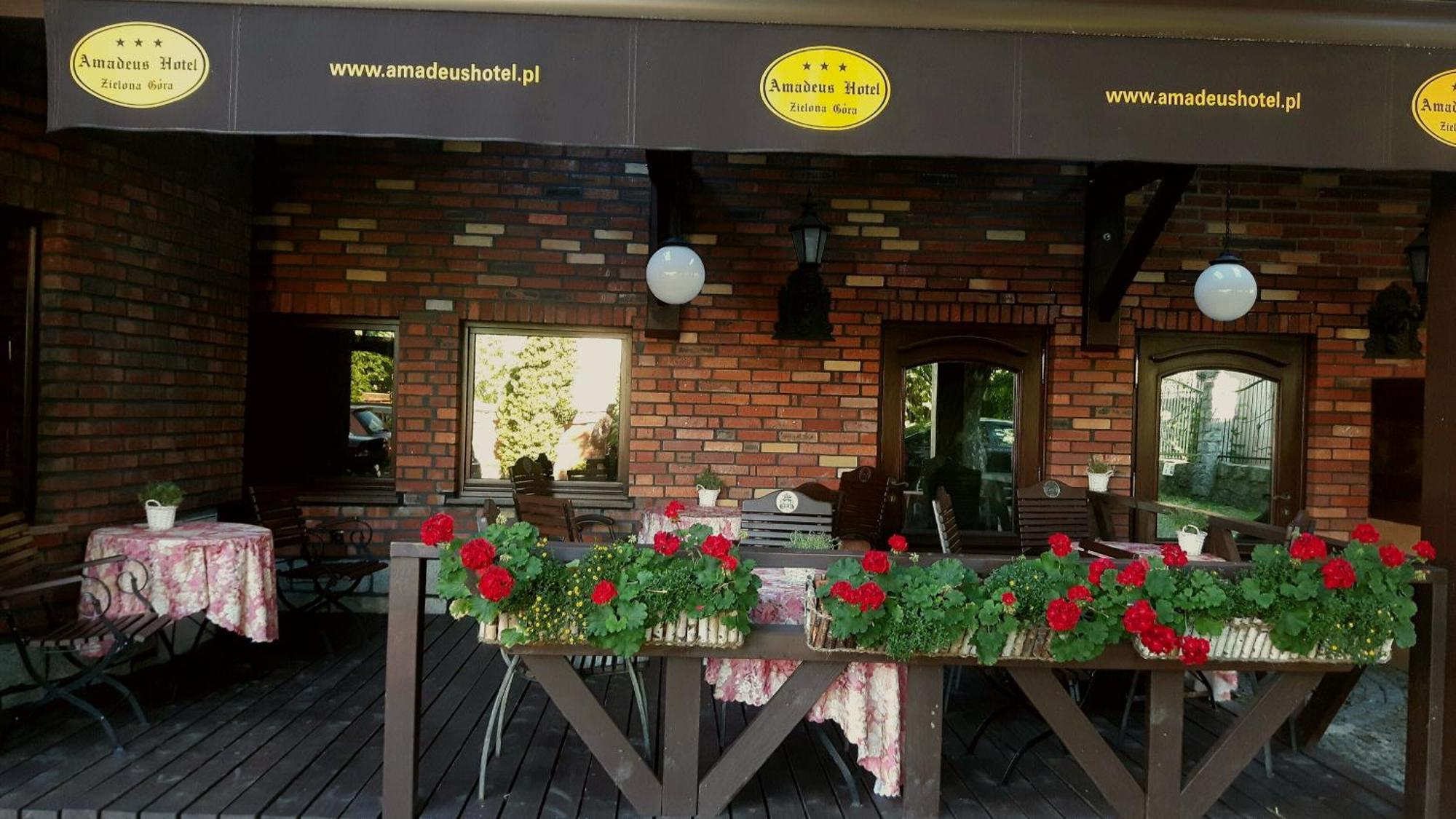 Amadeus Hotel Zielona Gora Esterno foto