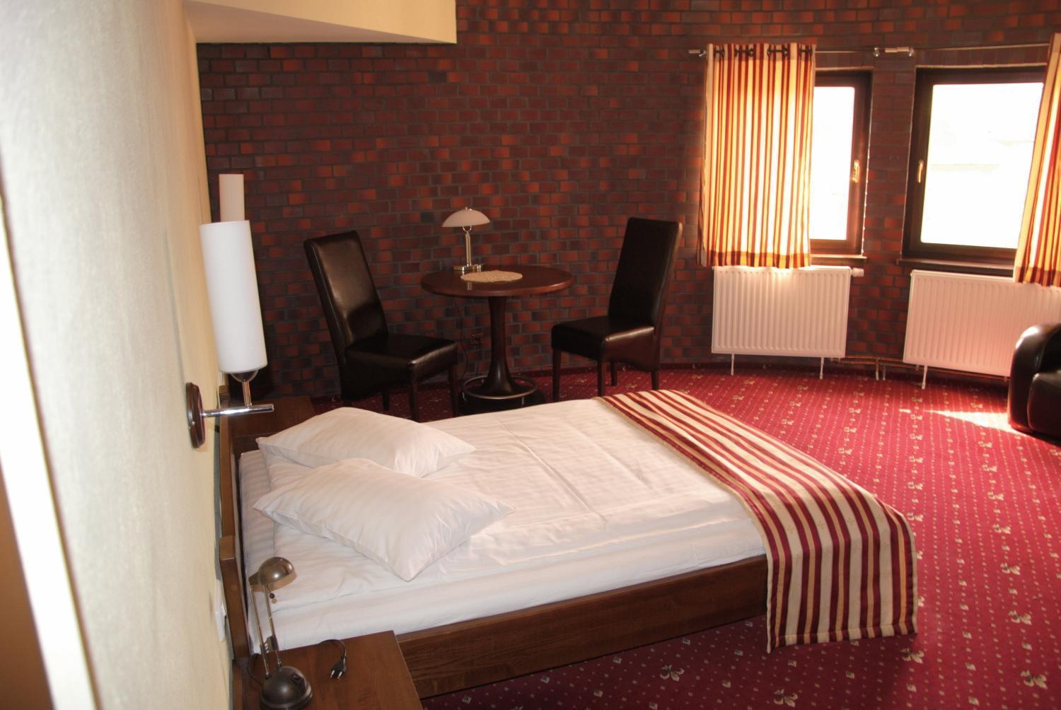 Amadeus Hotel Zielona Gora Esterno foto