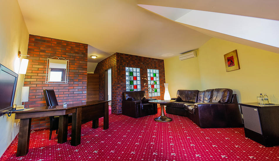 Amadeus Hotel Zielona Gora Esterno foto