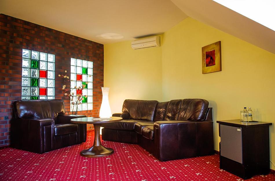 Amadeus Hotel Zielona Gora Esterno foto